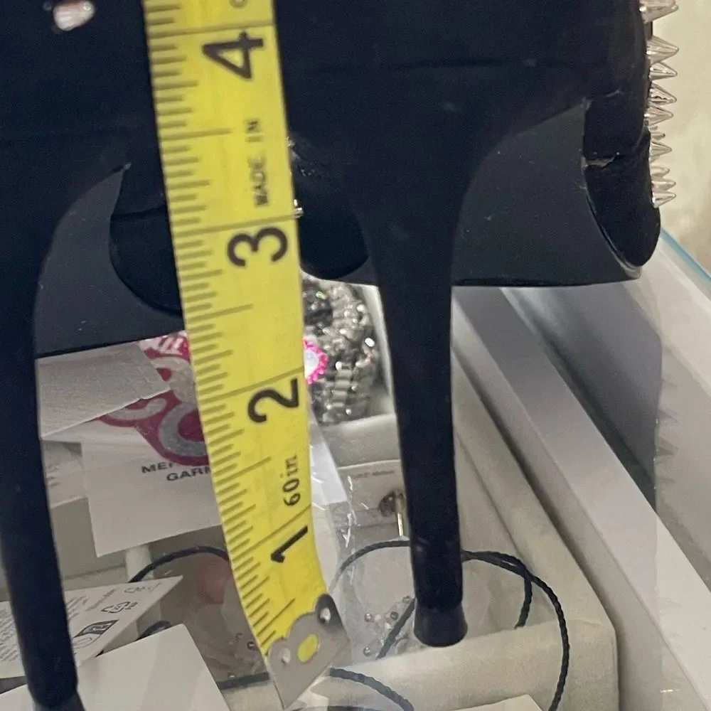 New Daisie-S Black Suede Studded Pumps Size 5.5